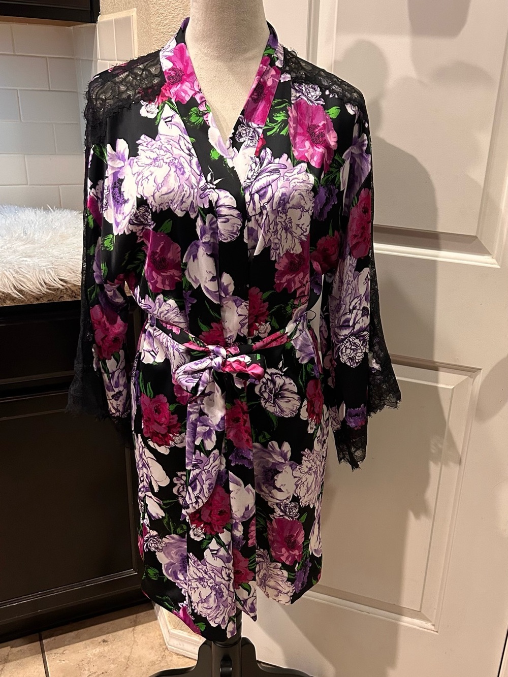 Victoria’s Secret Satin Robe Purple Floral Lace Luxurious